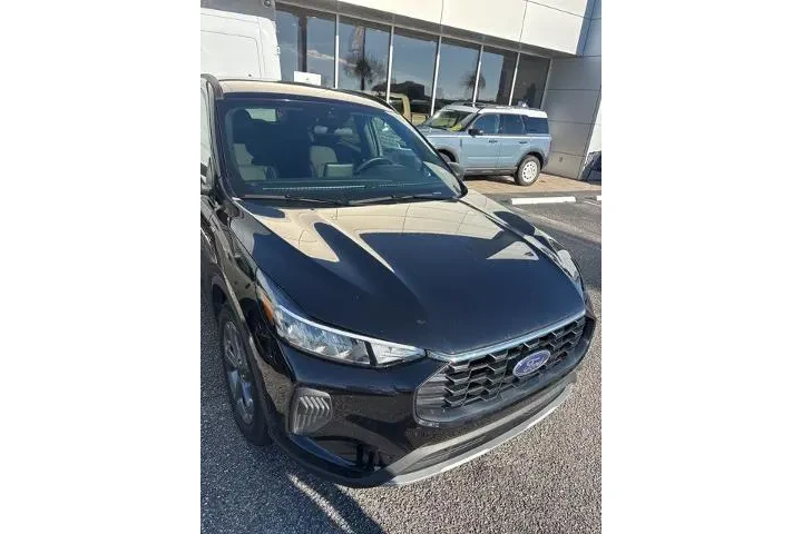 $23724 : Ford Escape 2025 ST-Line 4dr image 2