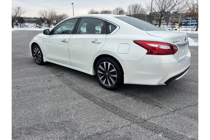 $8500 : 2016 Altima 2.5 SV image 8