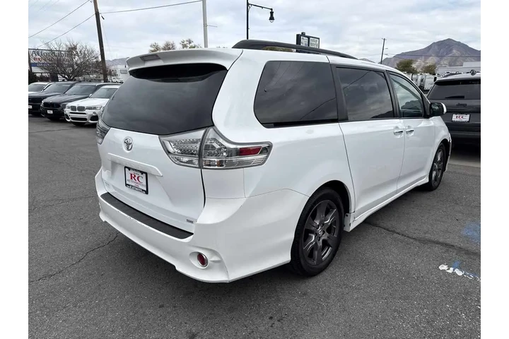 $20910 : 2017 Sienna SE image 4