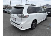$20910 : 2017 Sienna SE thumbnail