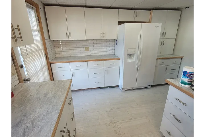 $1500 : This is a rare SINGLE FAMILY h image 3