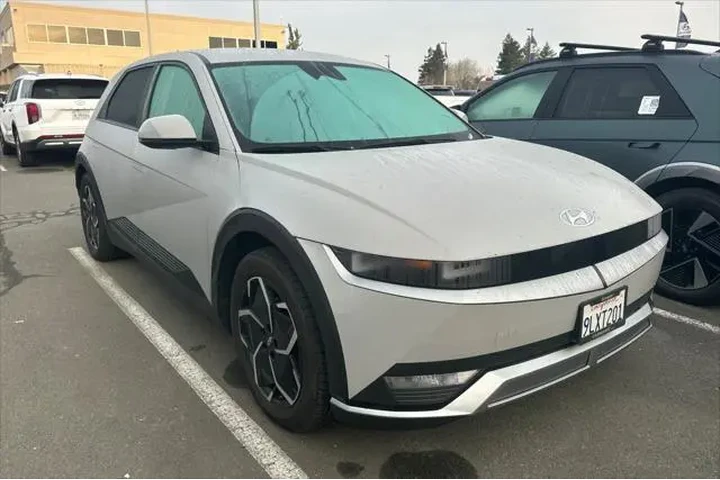 $23990 : Hyundai IONIQ 5 2024 SEL 4dr image 2