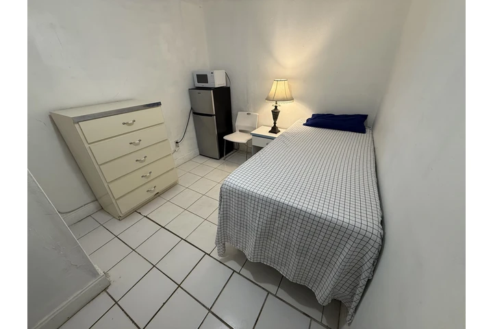 $800 : Cuarto todo incluido Kendall image 4