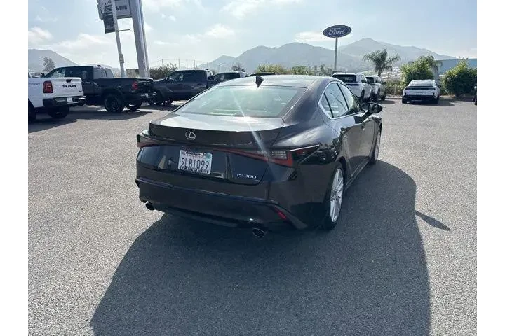 $39769 : Lexus IS 300 2024 4dr Sedan image 10