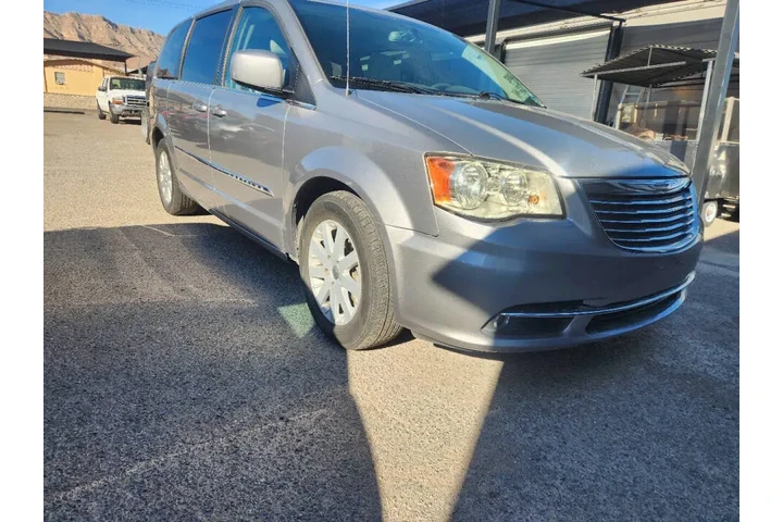 $7995 : 2014 Town and Country image 3