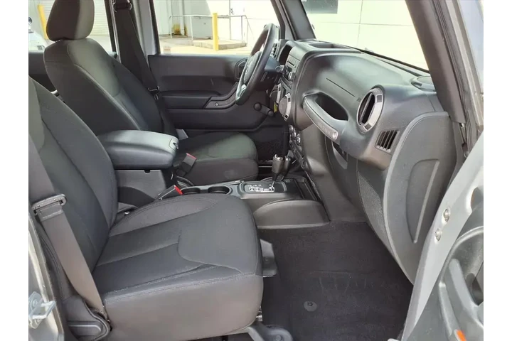 $18661 : Jeep Wrangler Unlimited 2017 image 10