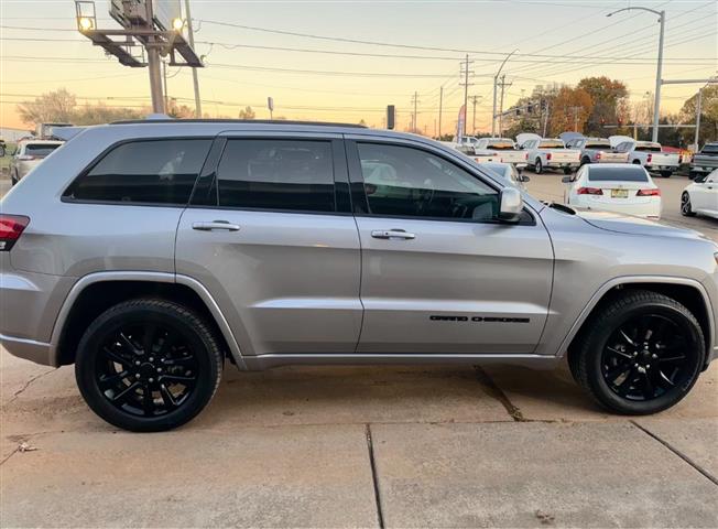 $19995 : 2018 Grand Cherokee image 4