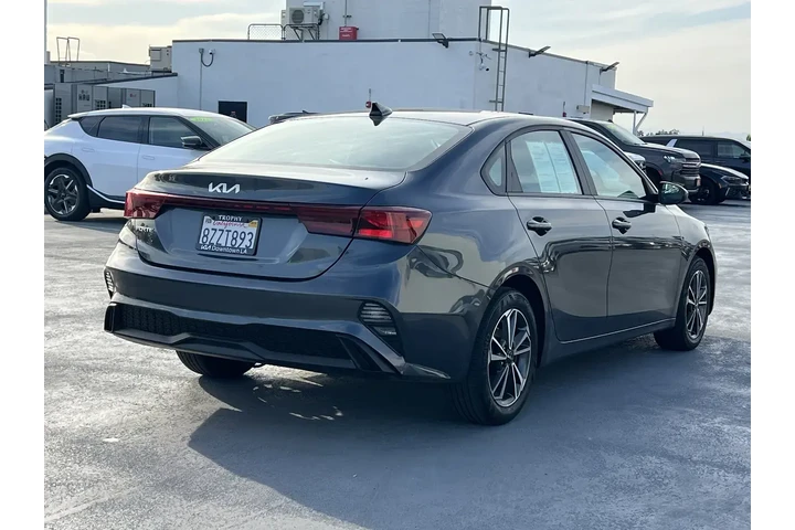 $17685 : Kia Forte 2022 FE 4dr Sedan image 8