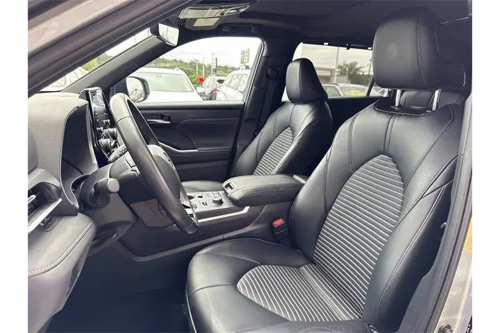 $37799 : Toyota Highlander 2022 AWD X image 9