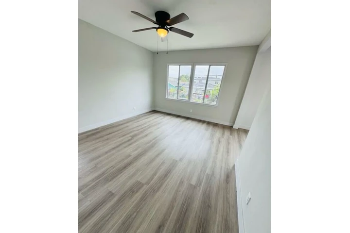 $1900 : 2 Bed Apartment in Los Angeles image 7