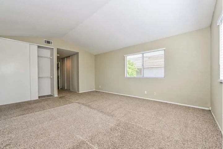 $3478 : Welcoming, comfortable 3bed image 8