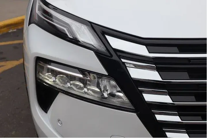 $33538 : Nissan Rogue 2025 AWD Platin image 8