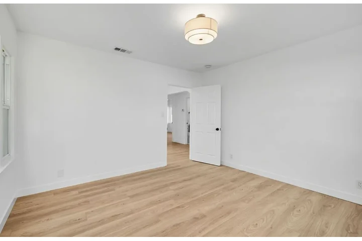 $2450 : 3 Bedroom House in Inglewood image 8