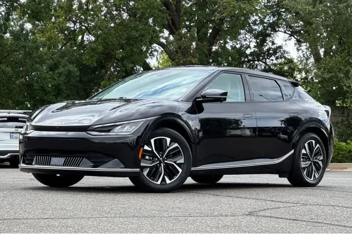 $23821 : Kia EV6 2024 Wind 4dr Crosso image 1