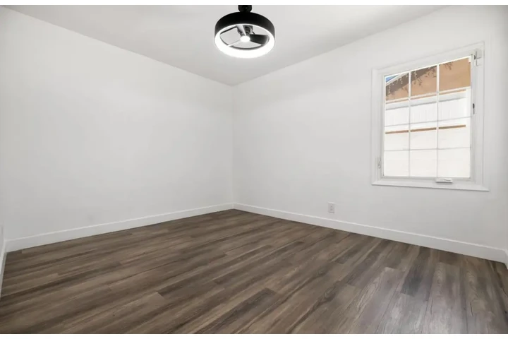 $2500 : 3Bed 2Bath House in South Gate image 8
