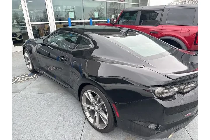 $30998 : Chevrolet Camaro 2024 LT 2dr image 2