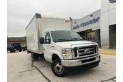 $29782 : Ford E-Series 2022 E-350 SD thumbnail