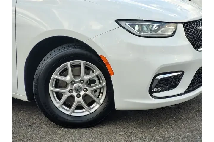 $28988 : Chrysler Pacifica 2024 Touri image 9