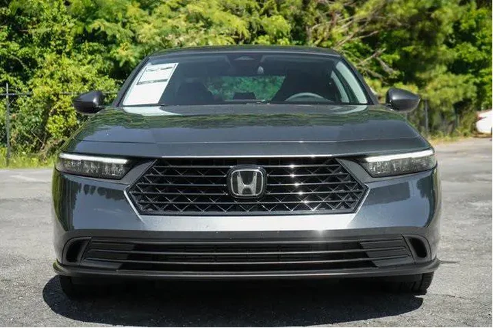 $23865 : Honda Accord 2023 LX 4dr Sed image 5