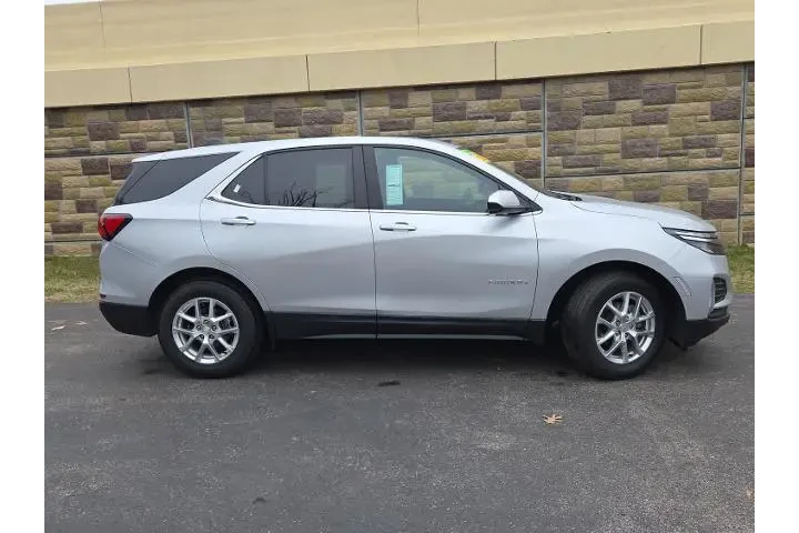 $18587 : Chevrolet Equinox 2022 LT 4d image 2