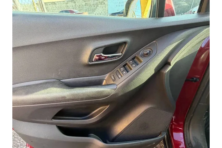 2020 Trax LT image 9