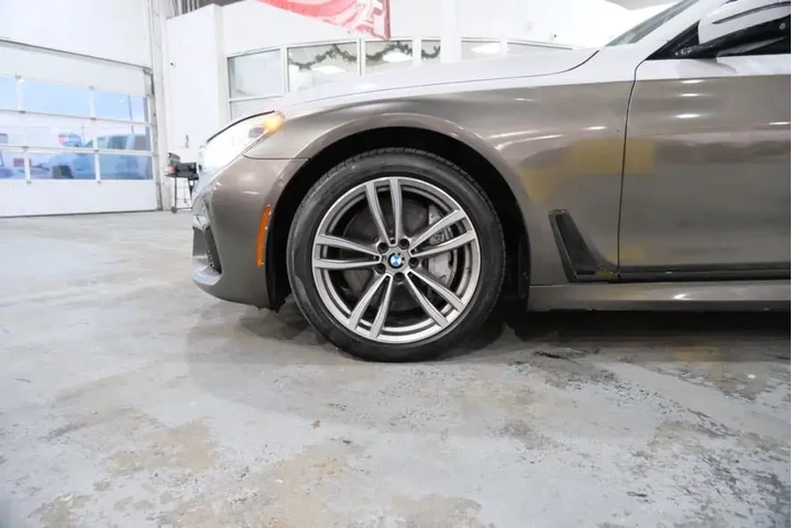 $28175 : 2016 BMW 750i xDrive M SPORT image 5