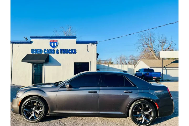 $21995 : 2021 300 S V6 RWD image 4