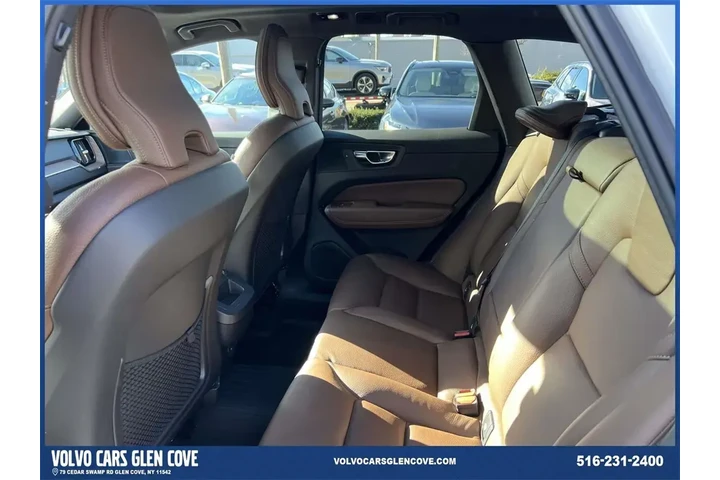 $30000 : Volvo XC60 2022 AWD B5 Momen image 9