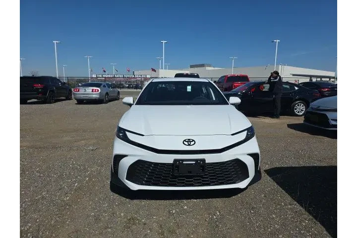 $37900 : Toyota Camry 2026 SE 4dr Sed image 2