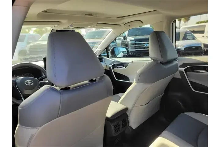 $33591 : Toyota RAV4 2024 Limited 4dr image 10