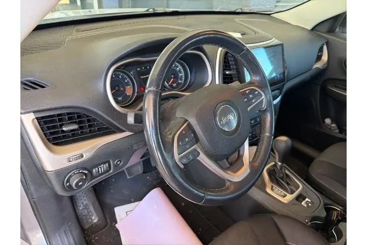 Jeep Cherokee 2015 4x4 Latit image 10