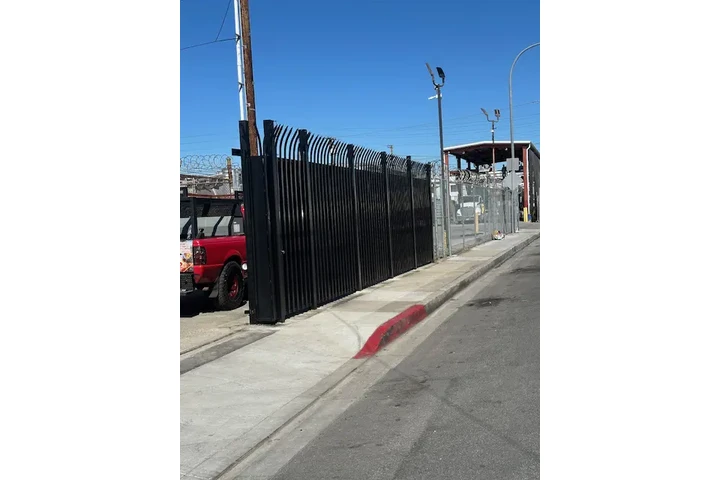 Instalación de cercas y puerta image 3