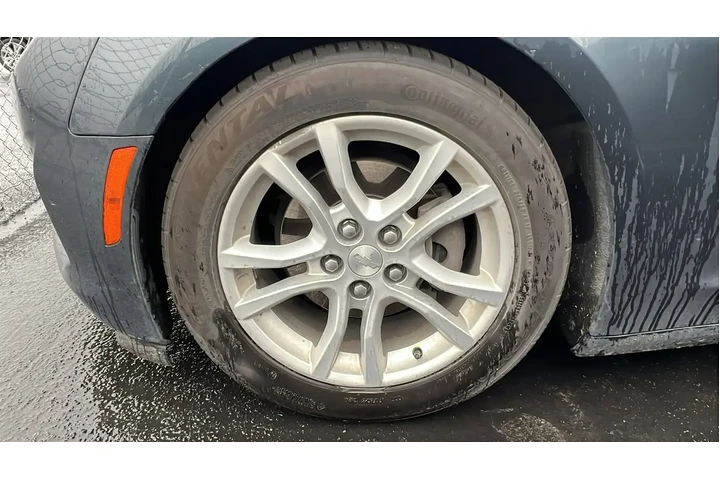 $24984 : Chevrolet Camaro 2021 LS 2dr image 2