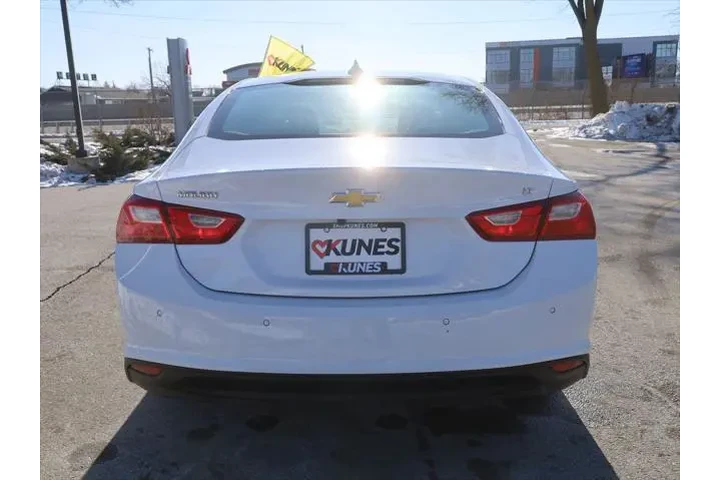 $18677 : Chevrolet Malibu 2024 LT 4dr image 7