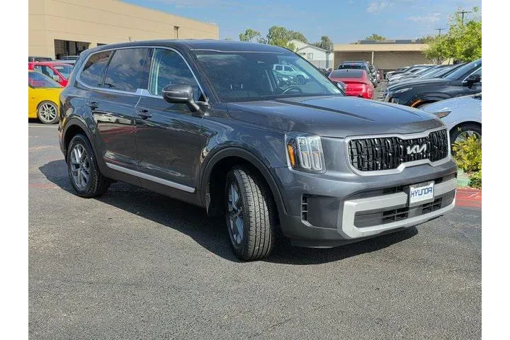 $31516 : Kia Telluride 2024 LX 4dr SU image 4
