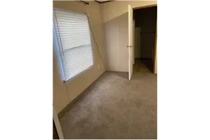 $875 : Rental property with 2 bedro image 7