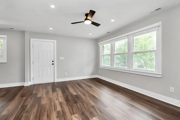 $980 : Great Location Family Home image 5