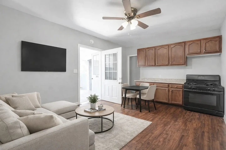 $950000 : JUST MINUTES FROM BURBANK!! image 8