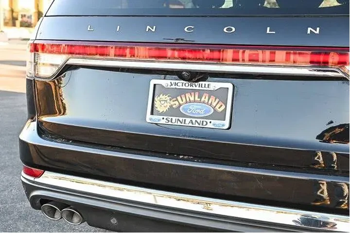 Lincoln Aviator 2023 AWD Res image 10