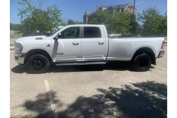 $29995 : 2020 RAM 3500 Big Horn image 3