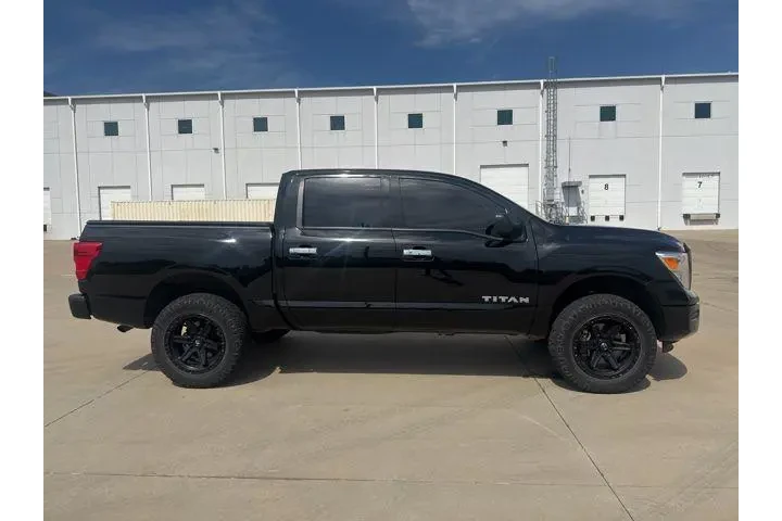 $29750 : Nissan Titan 2021 4x4 SV 4dr image 4
