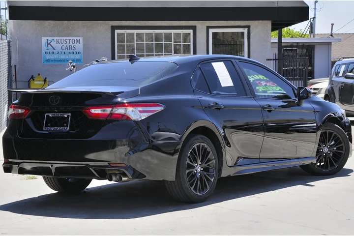 2019 Toyota Camry SE image 4