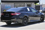 2019 Toyota Camry SE thumbnail