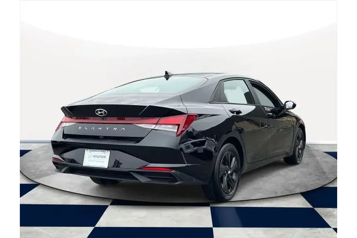 $21207 : Hyundai ELANTRA 2023 SEL 4dr image 5