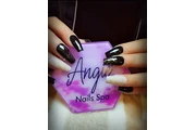 Manicurista colombiana en Miami