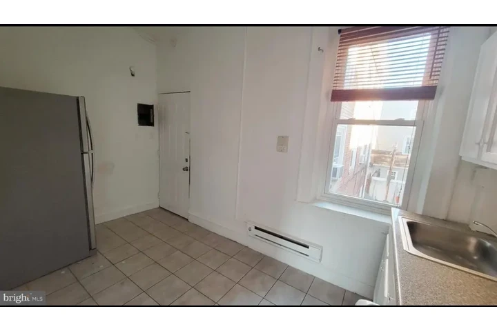 $1200 : Peaceful home image 7