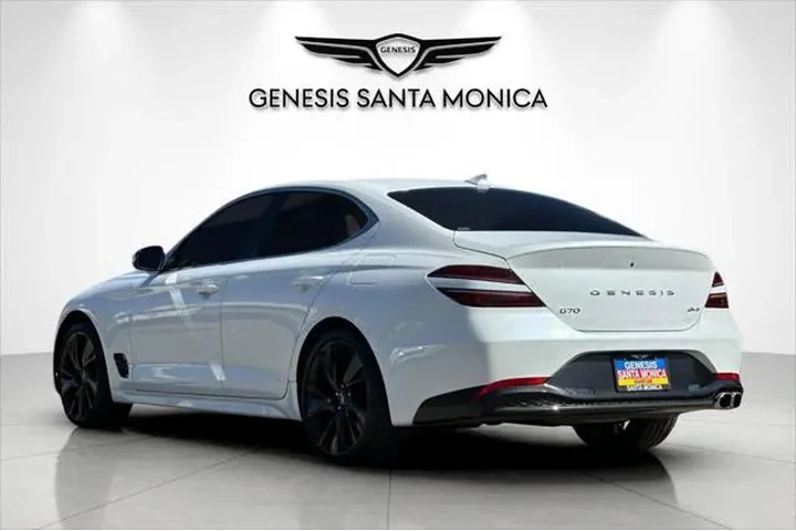$30778 : Genesis G70 2023 2.0T 4dr Se image 8