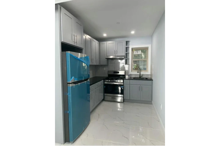 $2700 : 2 bedroom in college point image 4