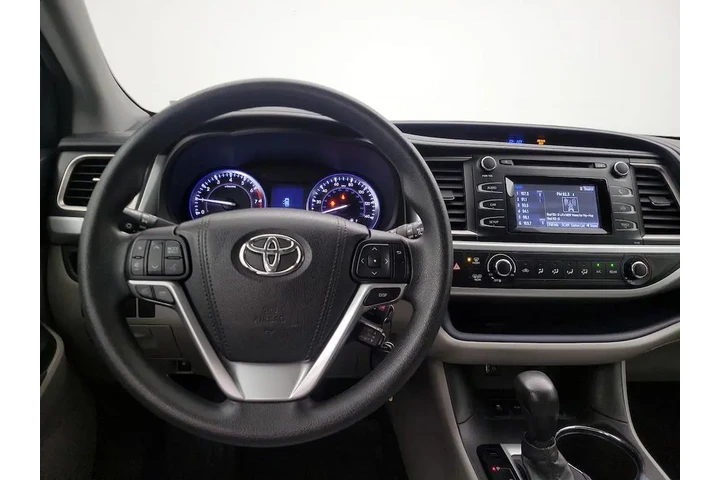 $17998 : Toyota Highlander 2016 LE 4d image 10