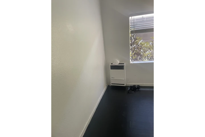 $1500 : 1317 Fedora St  Los angeles image 4